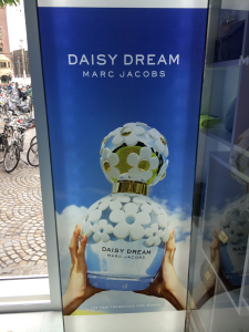 MJ Daisy dream wall