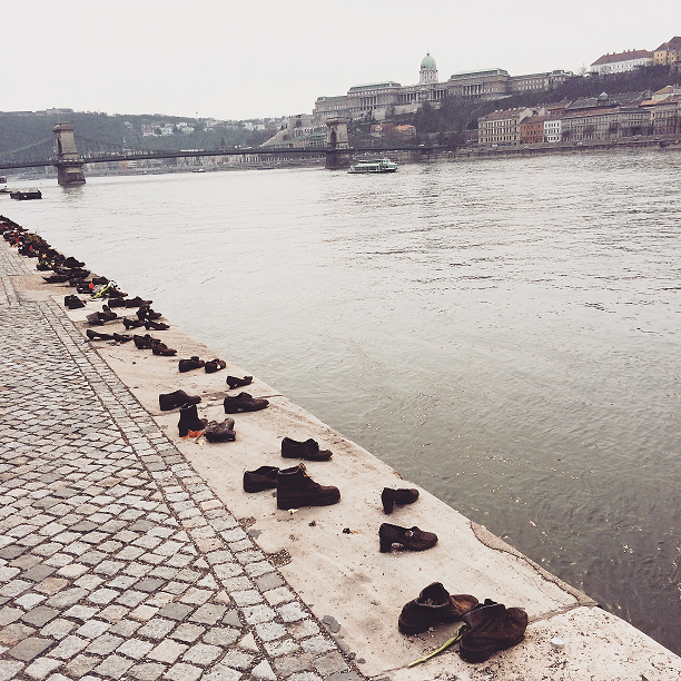 Schoenen langs de Donau